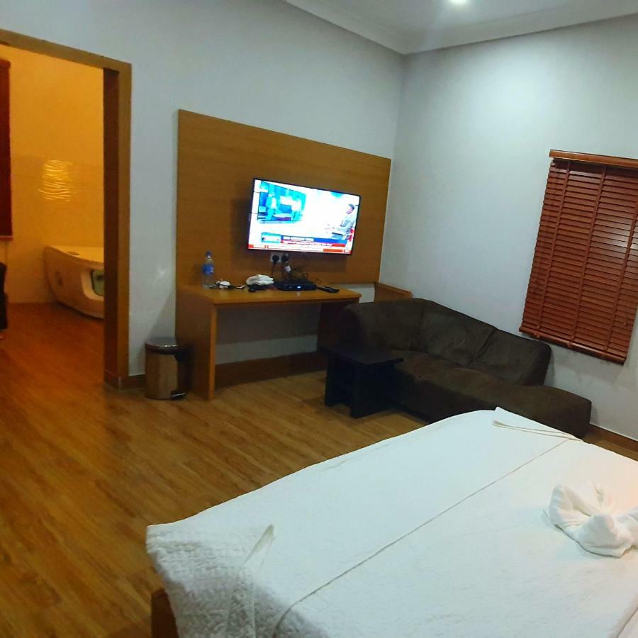 Taverna Lounge & Boutique Hotel Порт Харкорт Екстериор снимка